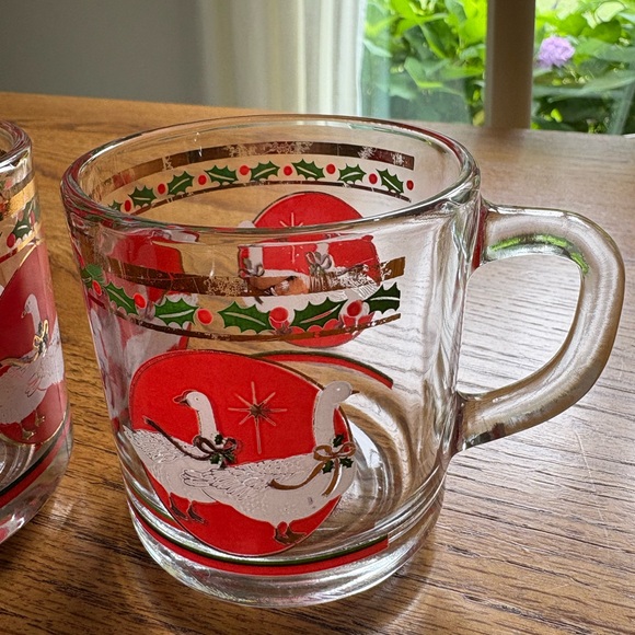 Pair of Vintage Christmas Glass Mugs with geese with bows - Picture 3 of 8